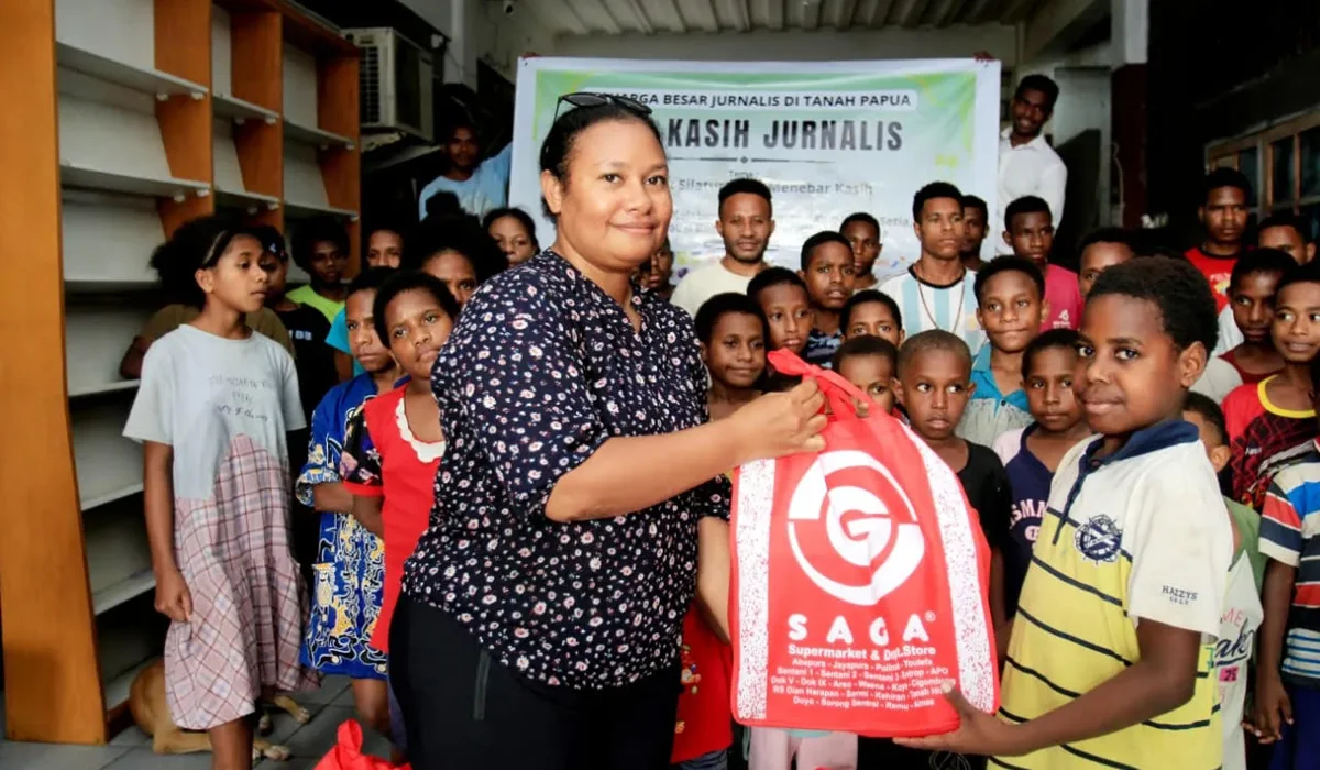 Tali-Kasih-Dari-Jurnalis-di-Papua-Untuk-Anak-Panti-Asuhan-dan-Santri-Ponpes