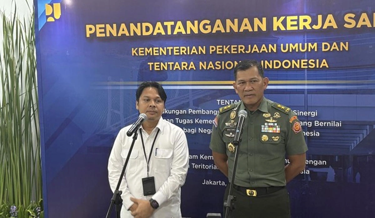 TNI Diterjunkan Percepat Penyelesaian Proyek Jalan Trans Papua yang Tertunda