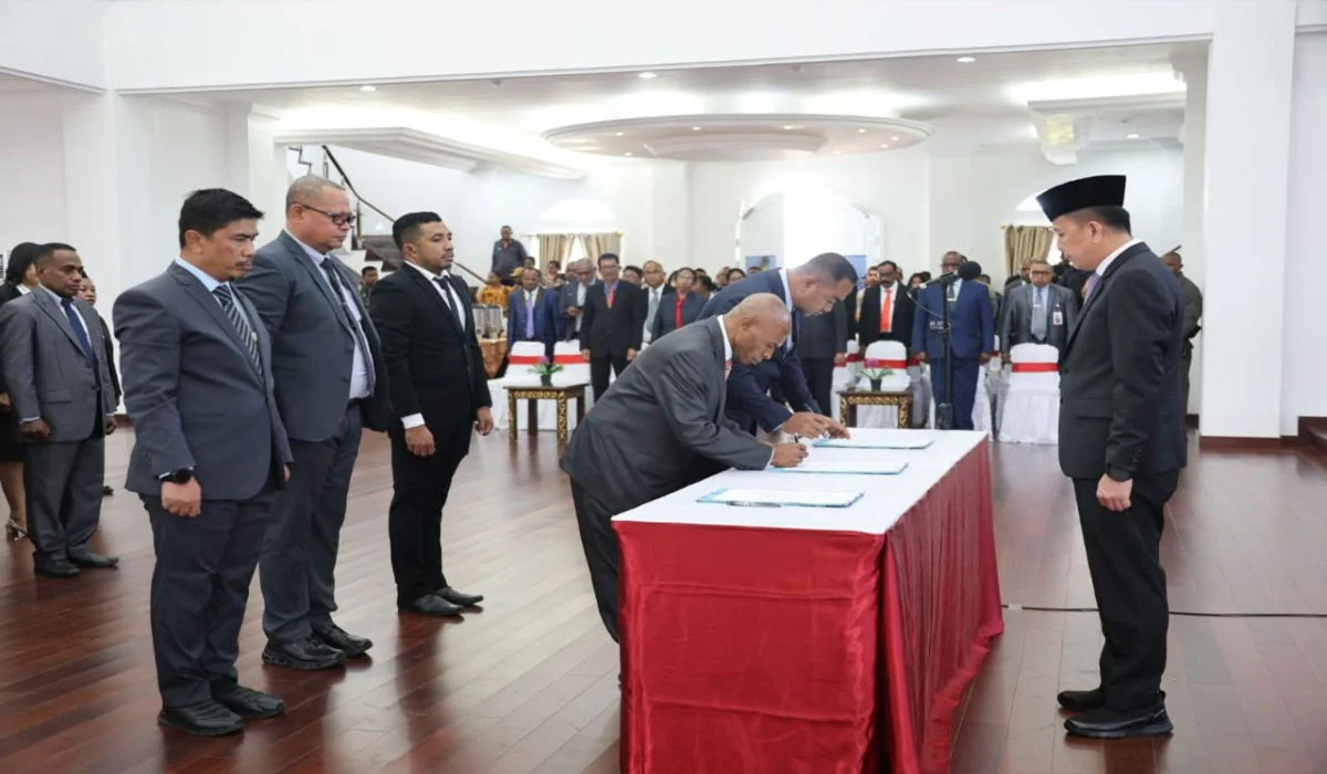 Pj Gubernur Fatoni Resmi Lantik 92 Pejabat Baru Papua