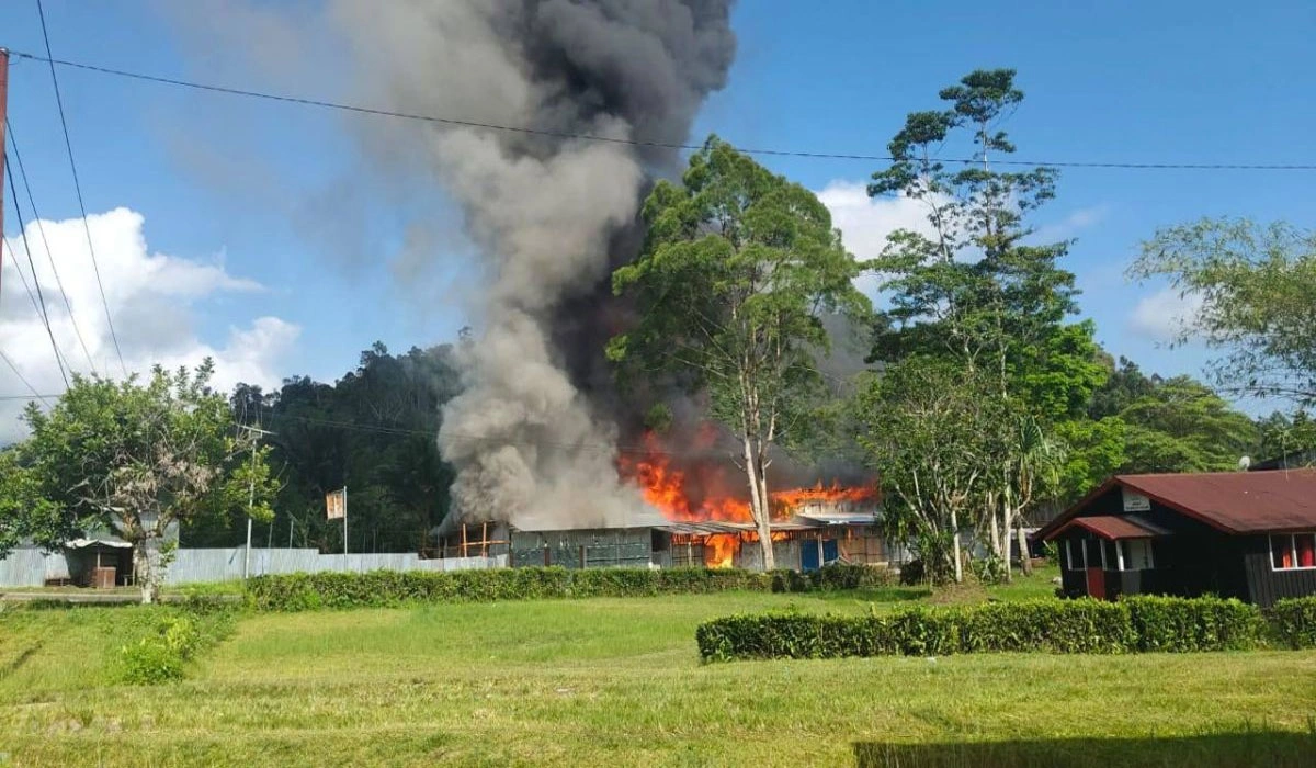 Diterjang-Panah-&-Molotov,-6-Prajurit-TNI-Selamatkan-Guru-di-Elelim-Papua