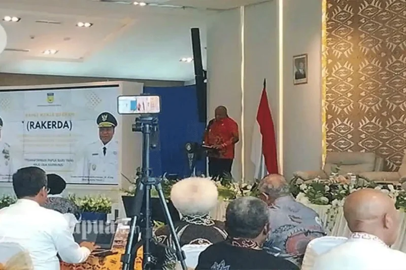 Mathius Fakhiri Buka Rakerda Kepala Daerah Papua, Dorong Transformasi Papua Baru