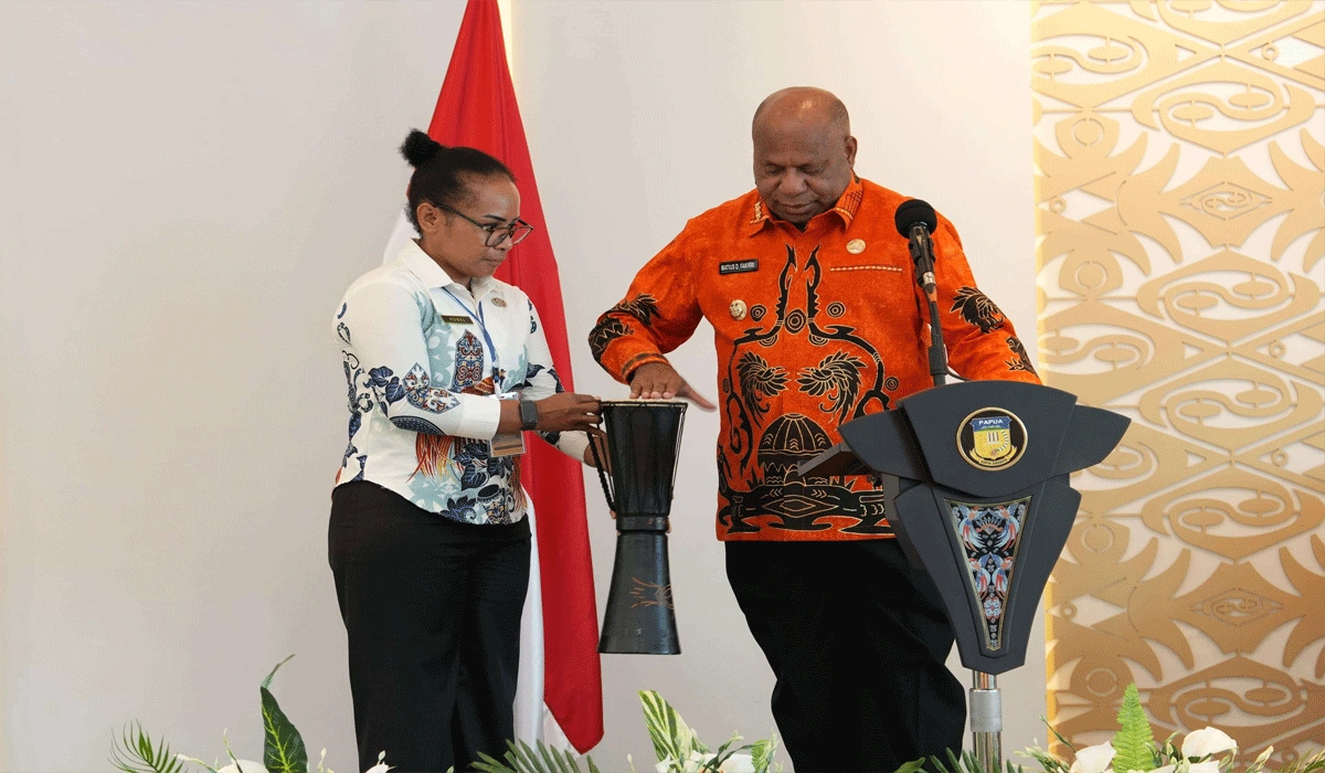 Mathius Fakhiri Buka Rakerda Kepala Daerah Papua, Dorong Transformasi Papua Baru