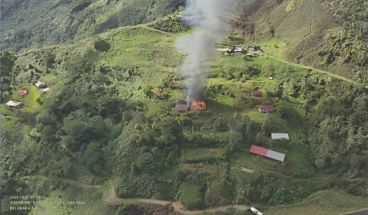 KKB Kembali Beraksi, SMPN di Kiwirok Papua Terbakar