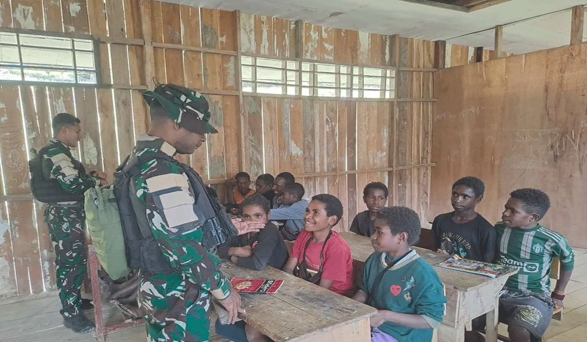 Satgas-TNI-Yonif-511-DY-Dorong-Pendidikan-di-Pedalaman-Papua