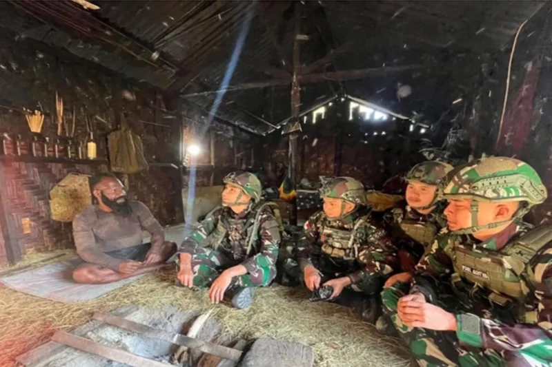 Satgas Yonif 521 Jalin Kehangatan Dengan Warga Bolakme, Jayawijaya