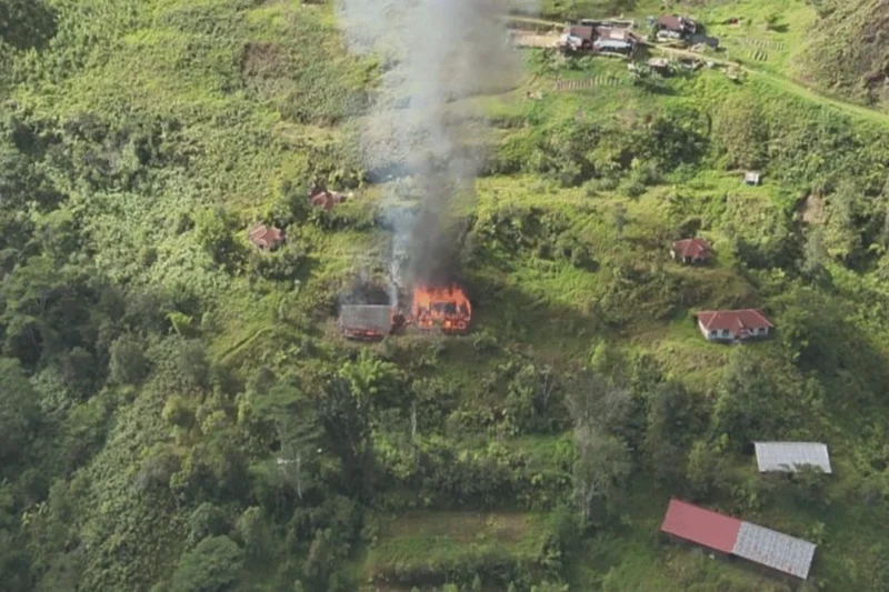 TNI dan Polri Amankan Kampung Mangoldolki Dari Ancaman KKB