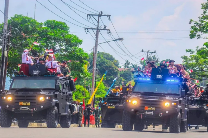 Warga Jayapura Antusias Saksikan Peringatan HUT TNI ke-80