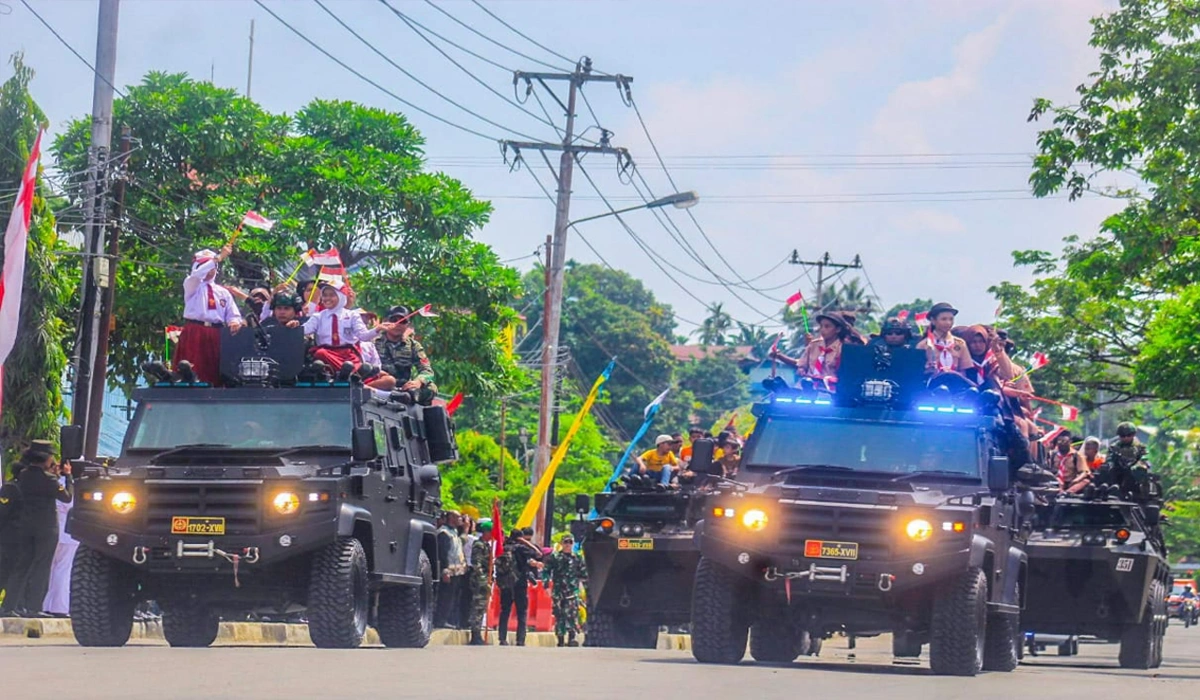 Warga-Jayapura-Antusias-Saksikan-Peringatan-HUT-TNI-ke-80