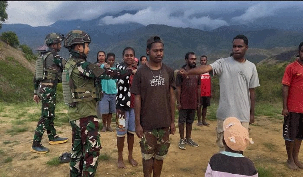TNI Rayakan HUT ke-80 Dengan Bakti Sosial di Yalimo, Bentuk Kepedulian Nyata Untuk Masyarakat