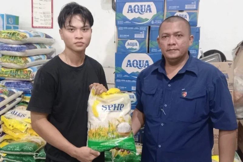 Polres Jayapura Salurkan Beras SPHP Untuk Stabilitas Harga Pangan